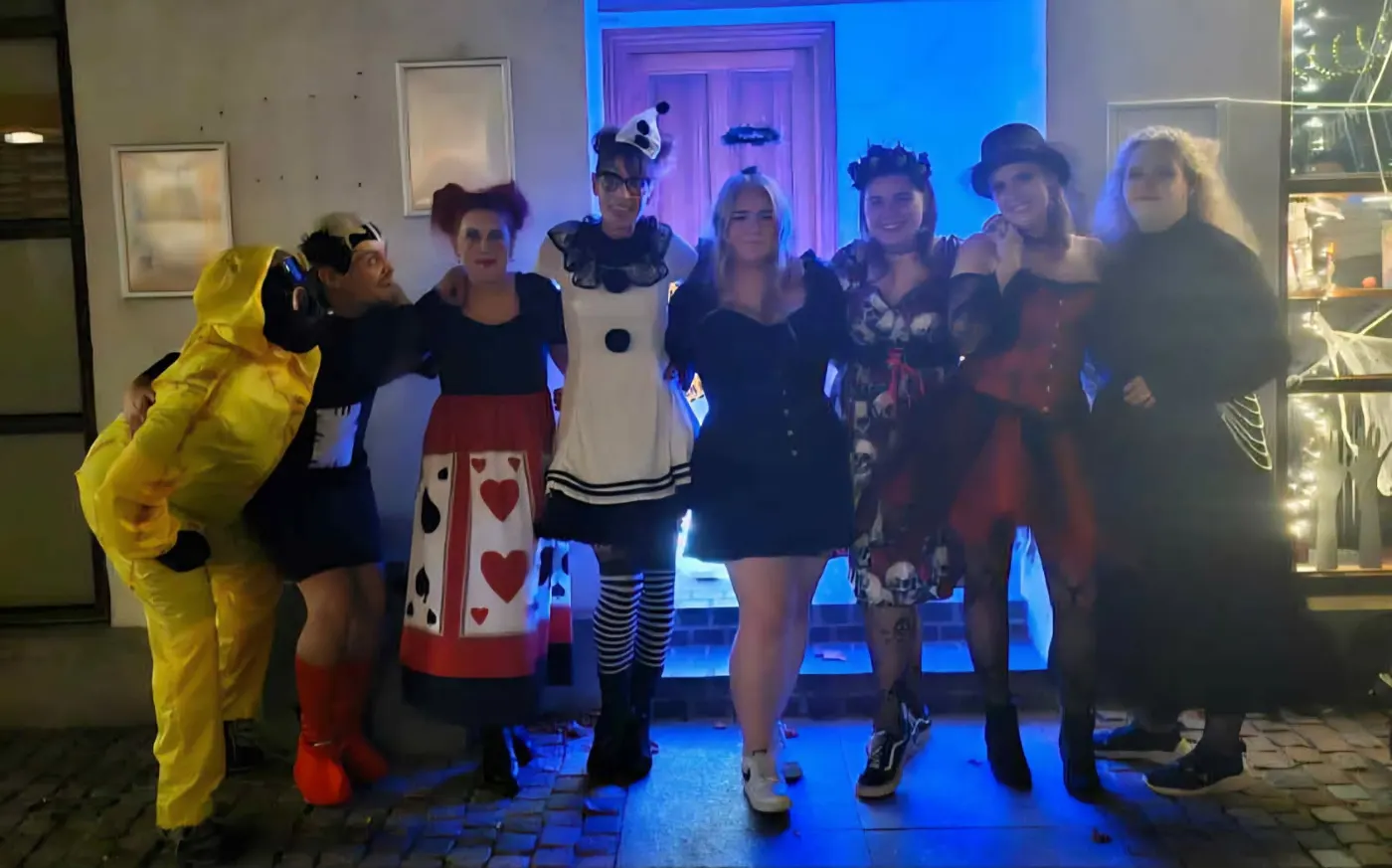Gæster udklædt til Halloween